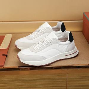 รองเท้าสไตล์สปอร์ตแคชชวลจากแบรนด์ดีไซเนอร์ดั้งเดิม ออกแบบมาอย่างมีสไตล์ทันสมัยและใช้งานได้หลากหลาย เหมาะสำหรับผู้เริ่มต้นในด้านการออกแบบแฟชั่น - Product Image 1