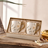 Tasse à café élégante en porcelaine blanche à motif floral de magnolia, avec poignée dorée et bordure dorée, 12 oz, pour les cafés