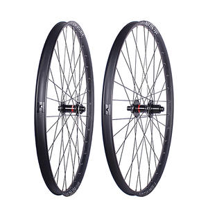 Roue de vélo Sunringle 27,5/29 pouces en alliage d'aluminium avec moyeu à blocage central et axe traversant - Product Image 4