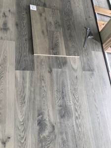 Parquet en chêne blanc européen massif, brossé, multi-couches, pour intérieur, fabriqué à Foshan - Product Image 6