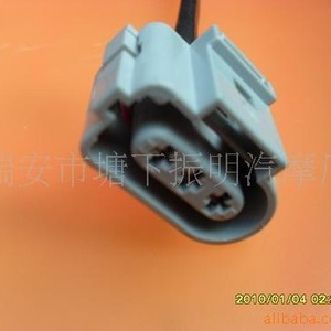 Cargador universal para coche Olt, conector USB tipo A para carga de automóviles y motocicletas - Product Image 4