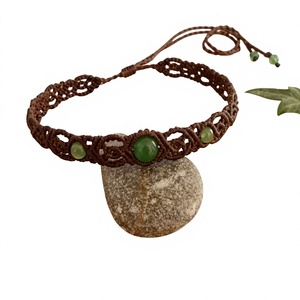 Collier en macramé fait main avec des perles de jade vert pour la vente en gros de bijoux - Product Image 1
