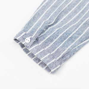 Camisas Infantiles de Color Claro con Rayas Verticales, Cortas por Delante y Largas por Detrás, con Dos Bolsillos, Disponibles en Línea - Product Image 5