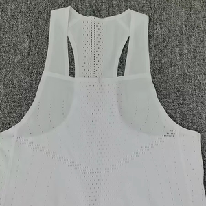 Chaleco de compresión para maratón de ajuste perfecto y sin costuras, 100% poliéster, de secado rápido y transpirable, camiseta sin mangas para correr maratones para hombre - Product Image 1