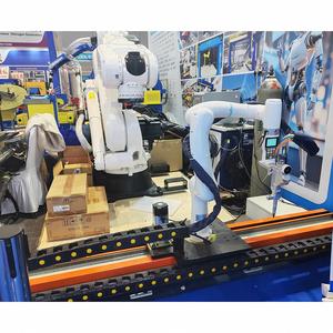 Cobot 6 axes HWINT économique pour l'enseignement par dragage, le polissage à finition miroir, le traitement de surface et la manutention de produits - Product Image 1