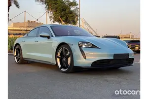 Caratteristiche uniche e aggiornamenti utilizzati Porsches <span class=keywords><strong>Taycan</strong></span> EV 2021 Model Year GCC specifiche auto pronte a partire - Product Image 2