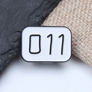 Broche de Dibujos Animados de <span class=keywords><strong>Stranger</strong></span> <span class=keywords><strong>Things</strong></span> al Revés <span class=keywords><strong>11</strong></span>, Insignia de <span class=keywords><strong>Stranger</strong></span> <span class=keywords><strong>Things</strong></span> - Product Image 1