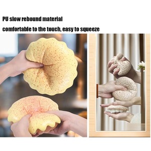 Jouet de décompression en PU personnalisé par le fabricant, en forme de pâte feuilletée et d'œuf frit, pour la décoration de cuisine et les cadeaux pour enfants - Product Image 2