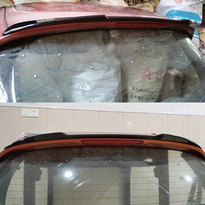 Alerón Trasero para Ford Fiesta MK7 Edición Estándar, Negro Brillante con Textura de Fibra de Carbono, ABS, Estilo Ducktail, Accesorio para Maletero - Product Image 1