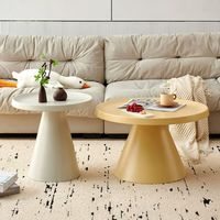 Table basse ronde moderne et luxueuse avec structure en bois écologique durable pour le mobilier de salon
