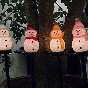 Lumière solaire de Noël en forme de bonhomme de neige pour extérieur, jardin, pelouse, allée - Product Image 1