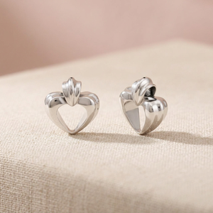 Pendentifs en argent plaqué argent 925 pour femmes, à prix abordables, avec détails rainurés parallèles et motif cœur ouvert, par 925 Silver Vault - Product Image 3