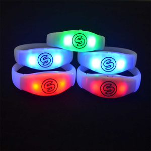 Nouveau design Voice Music Bracelet LED activé par le son en plastique avec un bon prix - Product Image 1