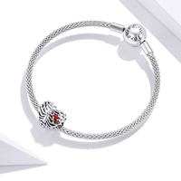 Breloque en forme de cœur plaquée argent avec incrustation de zircon rouge, cadeau romantique pour homme et femme