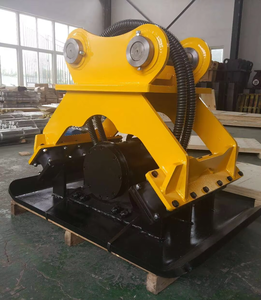Compacteur à plaques hydraulique compatible avec diverses excavatrices de différentes tonnages. Il intègre les opérations de remblayage et de compactage. - Product Image 1