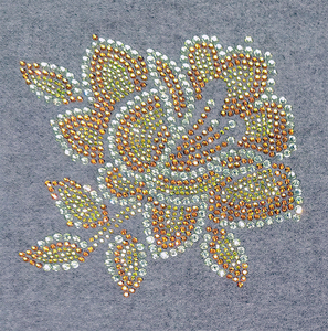 Applicazioni in Strass Personalizzate Modello Base Realizzate con U2028HF per Maglioni |   Aggiornamento Disponibile con Cristalli <span class=keywords><strong>Swarovski</strong></span> o Preciosa - Product Image 2