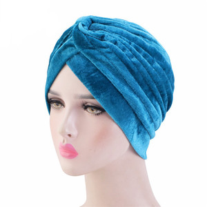 Nouveautés en gros d'usine : Bonnets turban d'<span class=keywords><strong>hiver</strong></span> en velours uni à volants, bonnets <span class=keywords><strong>chimio</strong></span> pour femmes, bonnets de nuit – 9 couleurs - Product Image 1