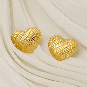 Zogxin Heart Shaped <b>Titanium</b> Steel <b>Stud</b> Earrings 18K Gold Plated Women Fashion Jewelry Gift - Product Image 4