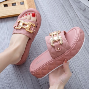 <span class=keywords><strong>Ciabatte</strong></span> da <span class=keywords><strong>donna</strong></span> personalizzate in PVC per casa e esterno, nuove <span class=keywords><strong>ciabatte</strong></span> estive con zeppa e plateau, sandali con zeppa - Product Image 2