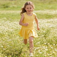 Robe sans manches pour petite fille en tissu confortable et doux pour la peau, motif à pois jaunes et blancs, tenue d'été pour les vacances, vente en gros personnalisée, livraison rapide
