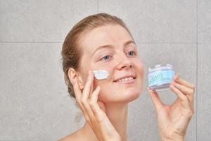 Crema de Gel de Agua de Árbol de Té con Xilitol para Piel Grasa y con Acné, Hidratante Sin Aceite, Refinador de Poros, Gel Facial - Product Image 5