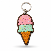 Porte-clés en PVC personnalisé pas cher avec un design amusant de pendentif en forme de crème glacée pour les récompenses en classe, les fournitures scolaires