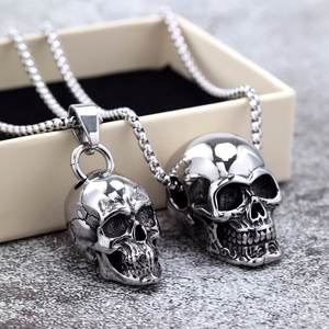 Colgante de calavera de acero inoxidable para hombres y mujeres, regalo de Halloween estilo punk, colgantes con temática geométrica, diseño asimétrico - Product Image 1