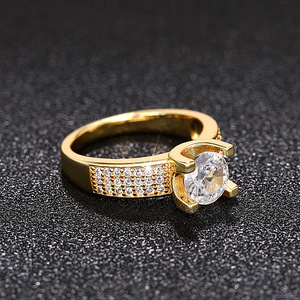 Anello Vintage con Design a Quattro Punte per Donne - Product Image 4