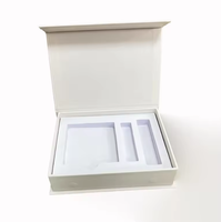 Boîtes de parfum de marque personnalisée pour les ensembles d'échantillon de parfum Boîtes cadeaux rigides gaufrage papier couché de stratification mate pour l'expédition