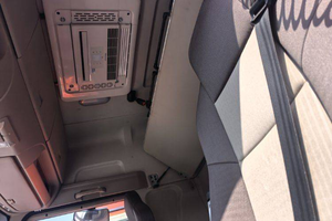 Camion tracteur Shacman 6x4 Diesel à transmission manuelle, capacité de charge 41-50t, d'occasion, conduite à gauche, suspension pneumatique, siège 360°, caméra arrière - Product Image 4