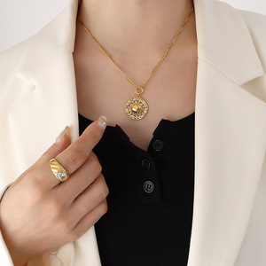 Gioielli di moda 18K oro da donna in metallo a forma di cappello cavo collana orecchini in acciaio inox set di gioielli - Product Image 6