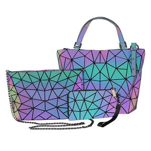 Conjunto de Tres Piezas para Mujer, Bolso Tipo Cubo de Tela PU con Diseño Geométrico de Rombo Luminoso que Cambia de Color, con Cadenas y Correa Individual - Product Image 1