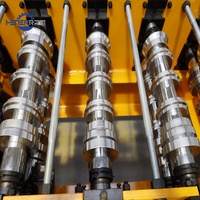 Machine de formage à rouleaux automatique pour panneaux de soffite perforés et ventilés pour les plafonds de maison