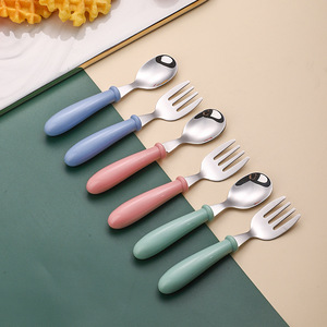 Ensemble de 2 <span class=keywords><strong>couverts</strong></span> pour tout-petits en acier inoxydable, cuillère et fourchette pour <span class=keywords><strong>bébé</strong></span>, ensemble de <span class=keywords><strong>couverts</strong></span> avec poignées en plastique pour la sécurité des enfants, repas à l'école - Product Image 4
