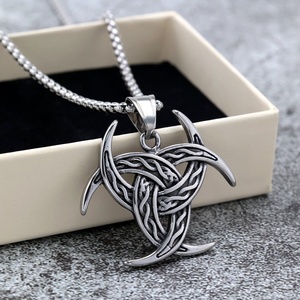 Colgantes de Joyería Personalizados de Acero Inoxidable Únicos: Nudo Celta, Triple Cuerno, Luna Creciente, Vikingo Nórdico - Product Image 2