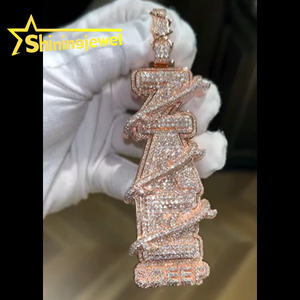 จี้ตัวอักษรแบบกำหนดเอง เครื่องประดับแบบ Iced Out เงินแท้ 925 ประดับเพชรโมอิสซาไนต์ VVS จี้ฮิปฮอปแนวตั้งแบบ Iced Out - Product Image 3