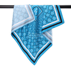 Pañuelo barato para mujer bufandas de diseñador azul cielo alfabeto poliéster impreso personalizar bufanda cuadrada a granel - Product Image 1