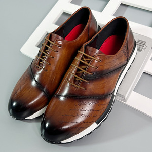 Chaussures habillées pour hommes en cuir véritable, style Oxford, bout rond, respirantes, pour le bureau et la carrière, avec empeigne imprimée, semelle extérieure en caoutchouc, logo en cuir - Product Image 1