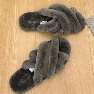 Pantoufles en coton luxueuses et confortables de haute qualité, pantoufles en fourrure pour femmes, sandales moelleuses et chaudes pour hommes - Product Image 4