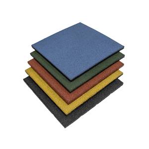 Azulejos de suelo de goma duraderos elásticos de alto rendimiento 500x500mm 15-100mm de espesor Supersafe superficie de parque infantil 1 año - Product Image 1