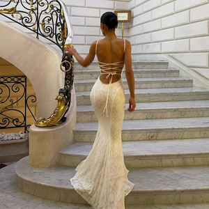 Vestido largo europeo americano con tirantes finos, sin espalda, con lazo, capa transparente, ajuste ceñido, para noche - Product Image 1