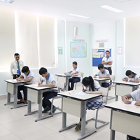 Table et chaise en bois pour lycée international du Cambodge, bureau d'étude pour adultes, mobilier de classe