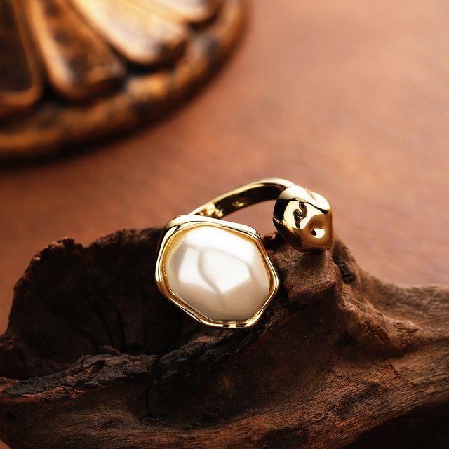 Retro Pearl Design Geometric Shape Open Ring - Fashionable Accessory for Weddings and Banquets - Luxurious Women's Accessory