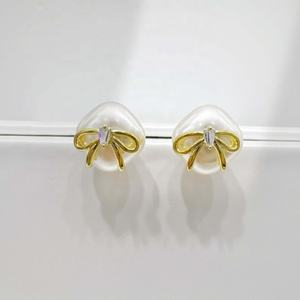 Prix usine Boucles d'oreilles tendance en argent 925 et zircon, petites, nouveauté 2026, style minimaliste coréen, pour mariée, avec perles vintage en or 18 carats - Product Image 3