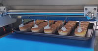 Déposeur de gâteaux automatique pour cupcakes, biscuits, gâteaux mille-feuilles avec eau pour utilisation en boulangerie Machine en acier inoxydable 304 à grande vitesse