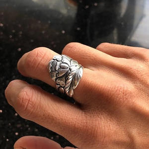 Anello da cocktail con fiore in argento, gioiello vintage da donna, regalo H342 - Product Image 3