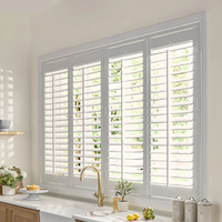 Volets en bois sur mesure, design durable, avec mécanisme à persiennes, type plantation