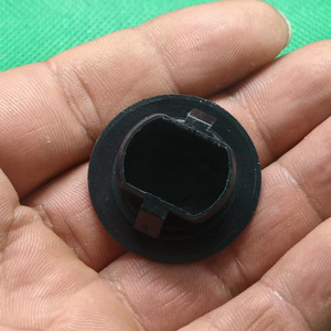 แผ่นกันรอยขอบประตูรถยนต์ ชิ้นส่วนยึดแบบรูกลม สำหรับ BYD Toyota Camry Corolla Vios 7692452021 อะไหล่พลาสติกทดแทน - Product Image 2