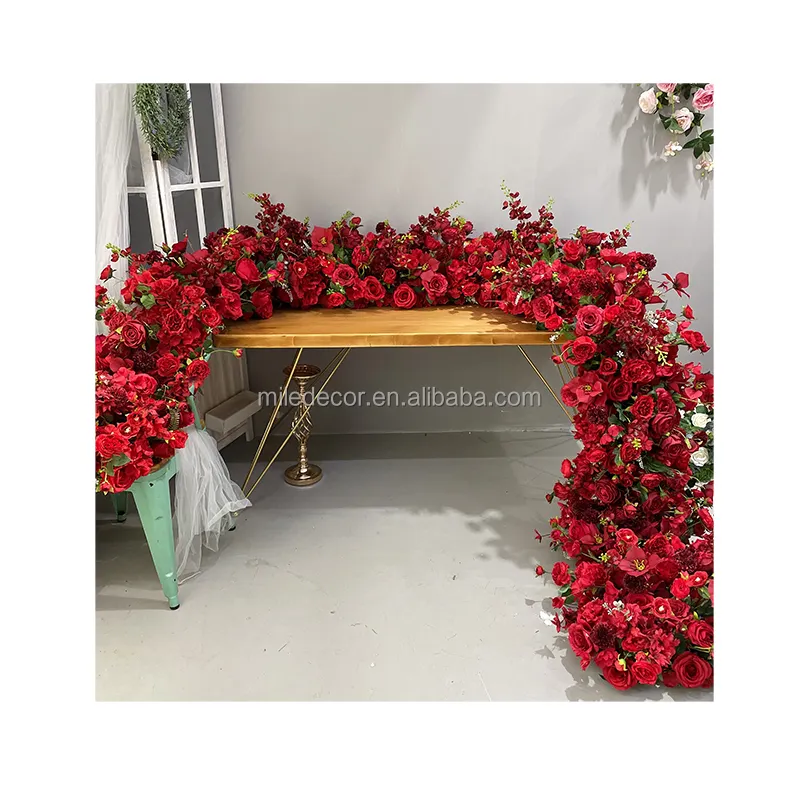 การจัดดอกไม้ประดิษฐ์ตกแต่งงานแต่งงาน Centerpieces ดอกกุหลาบสีแดงพวงมาลัยวิ่ง