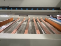 Machine de sablage de verre modèle 1325 avec fonctions de décapage de revêtement et de perçage, PLC et moteur, haute productivité